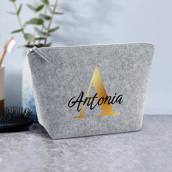 3 Liter graue Filz Kosmetiktasche mit Initial und Namen personalisiert mit Love & Faith