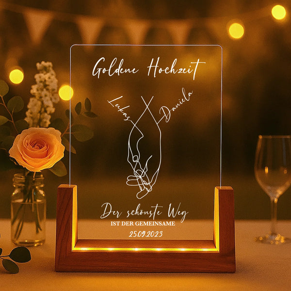 Leuchtender LED Aufsteller zum Jahrestag mit Holzsockel mit Foto vom Brautpaar als Geschenkidee von Love & Faith
