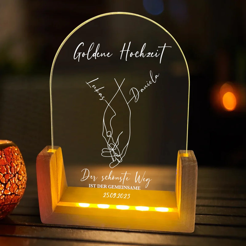 Leuchtender LED Aufsteller rund zum Jahrestag mit Holzsockel mit Foto vom Brautpaar als Geschenkidee von Love & Faith