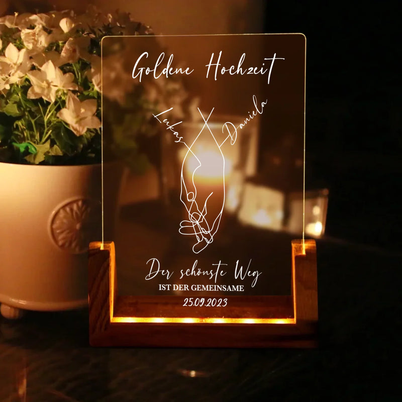 Leuchtender LED Aufsteller zum Jahrestag mit Holzsockel mit Foto vom Brautpaar als Geschenkidee von Love & Faith