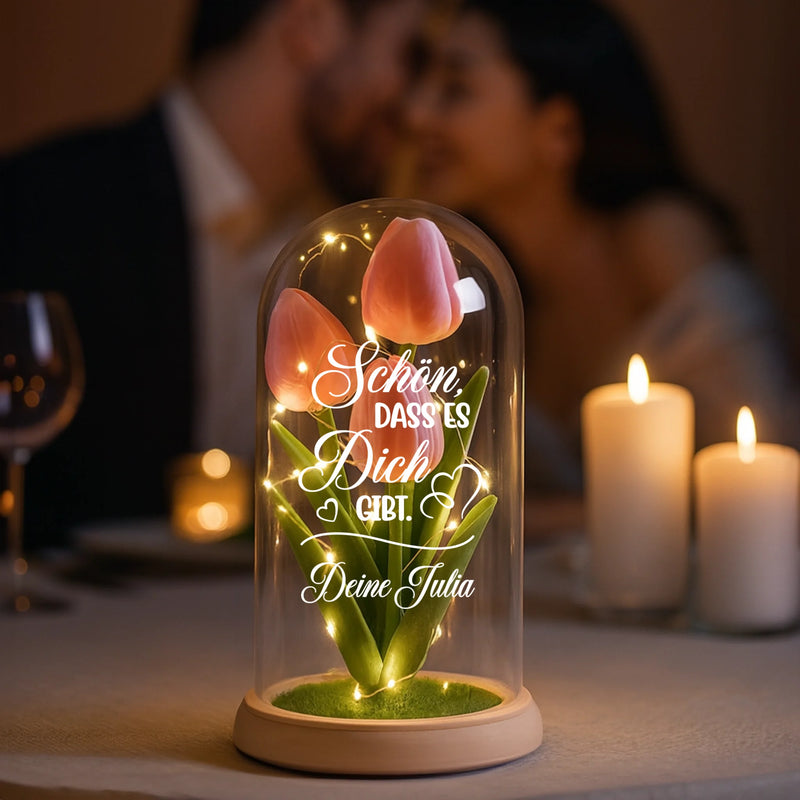 Ewige Tulpe "Schön, dass es dich gibt" in der Glaskuppel mit LED Licht personalisiert von Love & Faith