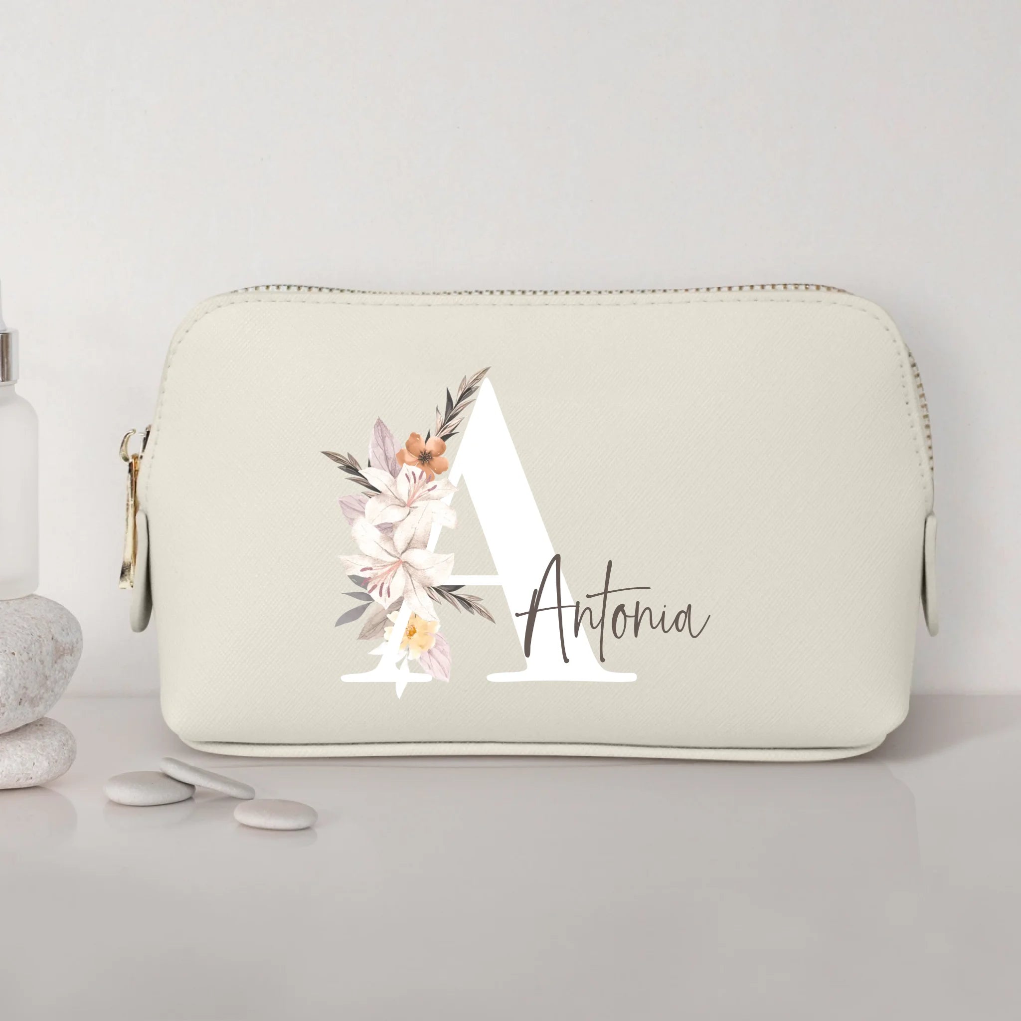 elfenbein PU Kosmetiktasche 0,75 Liter klein mit Initiale und Name personalisiert von Love & Faith