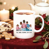 Weiße Tasse mit personalisiertem weihnachtelichem Spruch und Namen – individuelle Geschenkidee von Love & Faith