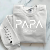 Weißer Pullover personalisiert mit Papa und Kindernamen gedruckt zum Vatertag von Love & Faith