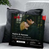 60x60cm Kissen mit Design im Streemingstil mit Fotoupload für gemütliche Filmabende als Geschenk für Partner personalisiert von Love & Faith