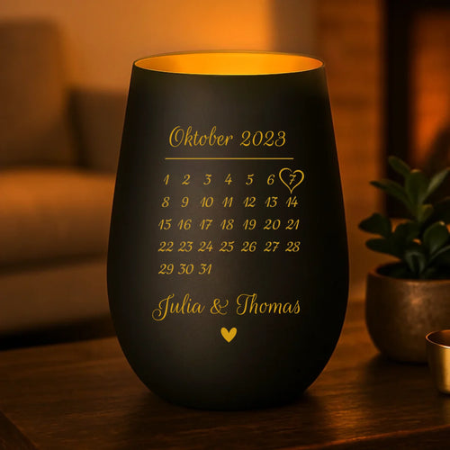 Schwarz-goldenes Personalisiertes Windlicht für Paare mit Kalender des Jahrestags von Love & Faith