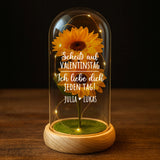 Ewige Sonnenblume "Scheiß auf Valentinstag" in der Glaskuppel mit LED Licht personalisiert als Geschenk für Partner zum Anti-Valentinstag von Love & Faith