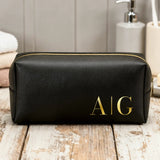 freepik__generate-add-mockup-for-this-cosmetic-bag-for-men-ru__28024 Kopie