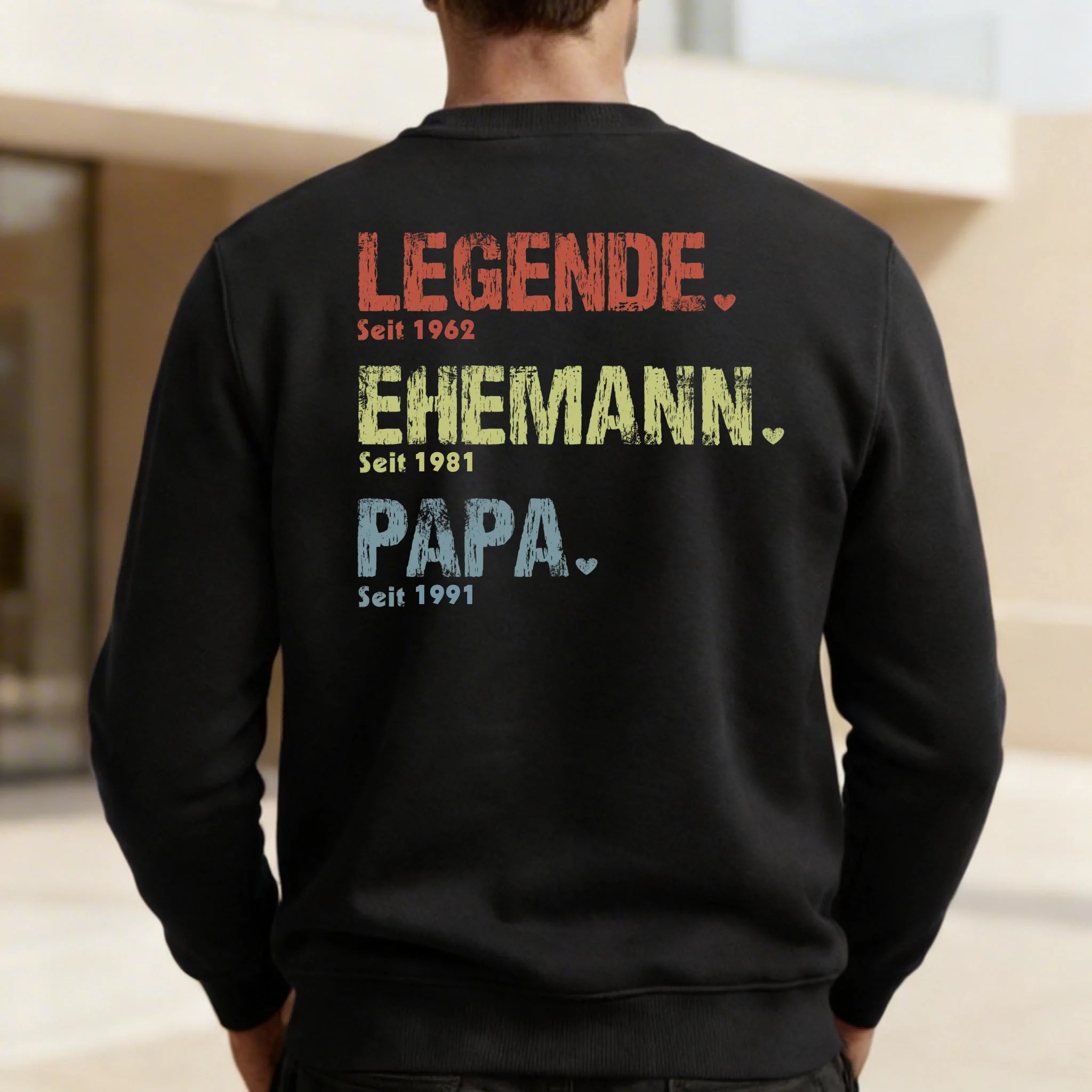 freepik__img1-mache-den-sweater-schwarz-gleichmiger-tiefer-__56435