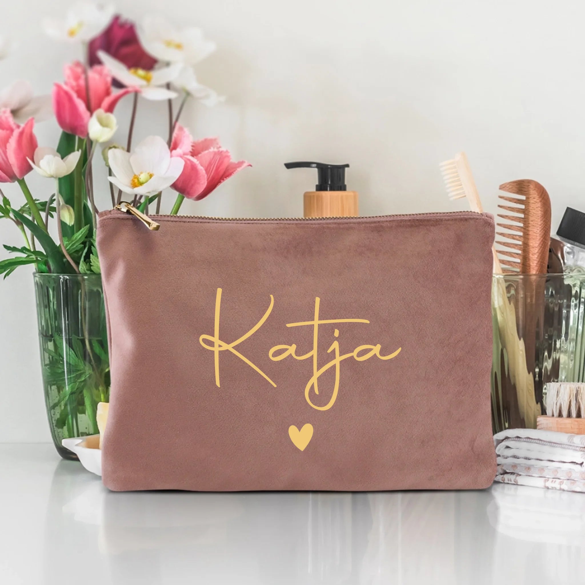 Personalisierte Samt rosequartz Kosmetiktasche für MakeUp und Kosmetika mit Namen von Love & Faith