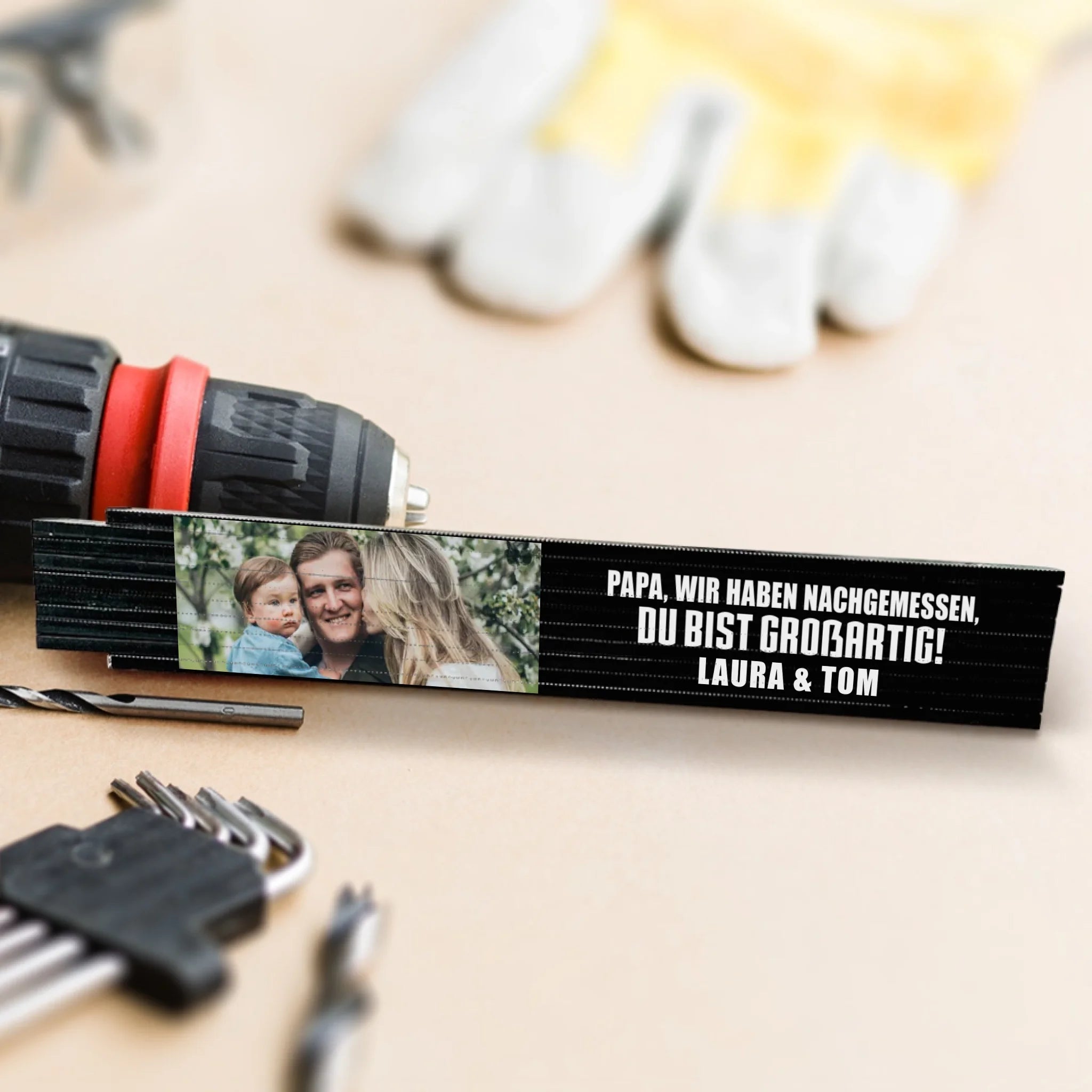 schwarzer 2m Zollstock mit eigenem Foto und Namen personalisiert von Love & Faith