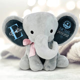 grauer Kuschelelefant mit rosa Scheife zur Geburt mit Namen und Geburtsdaten vom Baby personalisiert mit Love & Faith