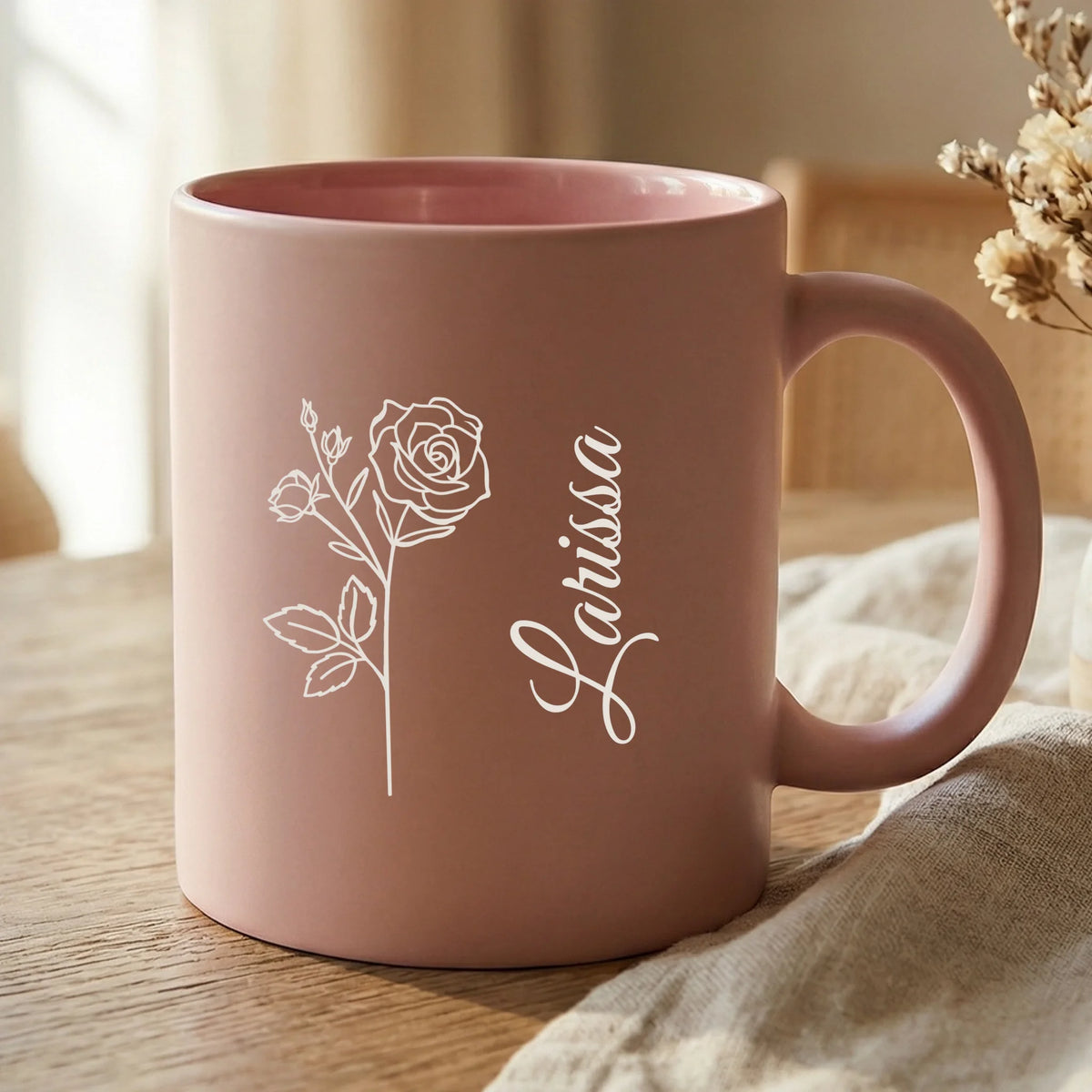 Personalisierte Tasse mit Gravur Geburtsblume und Name – Deine Blume