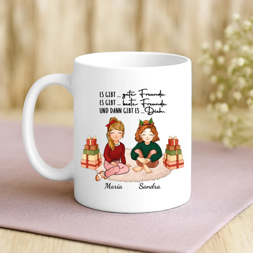 Weiße personalisierte Weihnachtstasse mit Freundinnen-Illustration für Glühwein zur Weihnachtsfeier als Geschenk von Love & Faith
