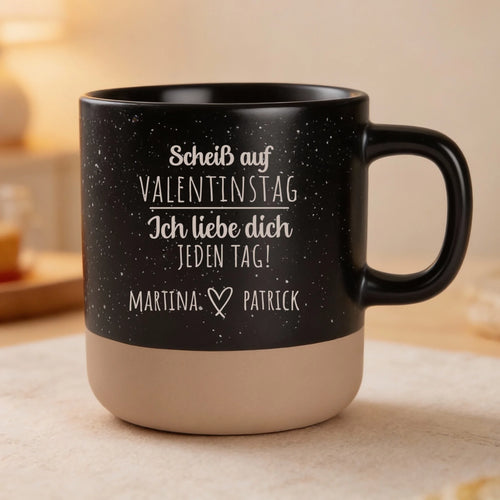 Personalisierte Tasse Steingut schwarz meliert als Geschenk für Partner graviert von Love & Faith