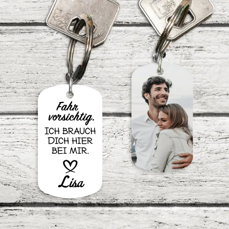 Personalisierter Schlüsselanhänger mit Foto und Name - Geschenkidee für Autofahrer von Love & Faith