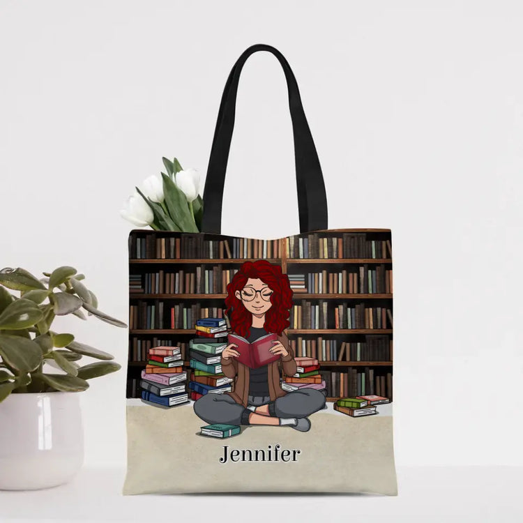 Personalisierte Tasche mit lesendem Mädchen und Name - Geschenkidee für Bücherratten von Love & Faith